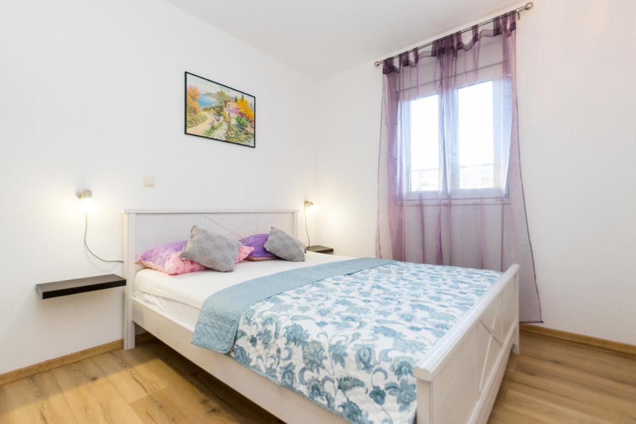 Apartments And Rooms With Parking Space Grebastica, Sibenik - 17831 Exteriér fotografie